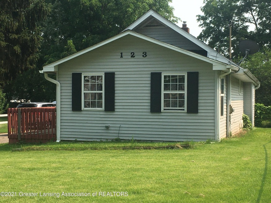 123 W Berry Ave, Lansing, MI 48910 - photo 1