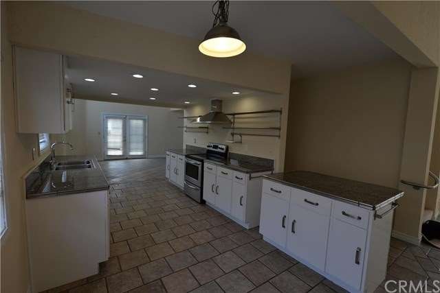 2201 Vanderbilt Ln, Redondo Beach, CA 90278 - photo 1