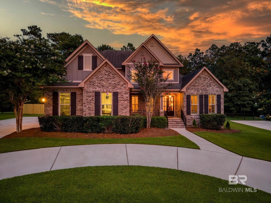Pending $779,900