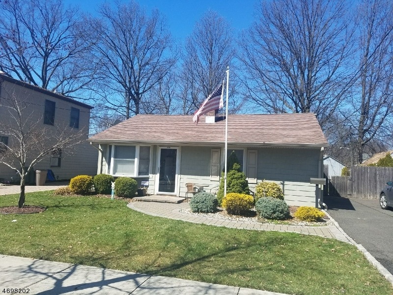 2318 Knapp Dr, Rahway, NJ 07065 - photo 1