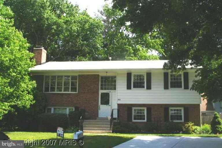 903 Farley Ct SE, Vienna, VA 22180 - photo 1