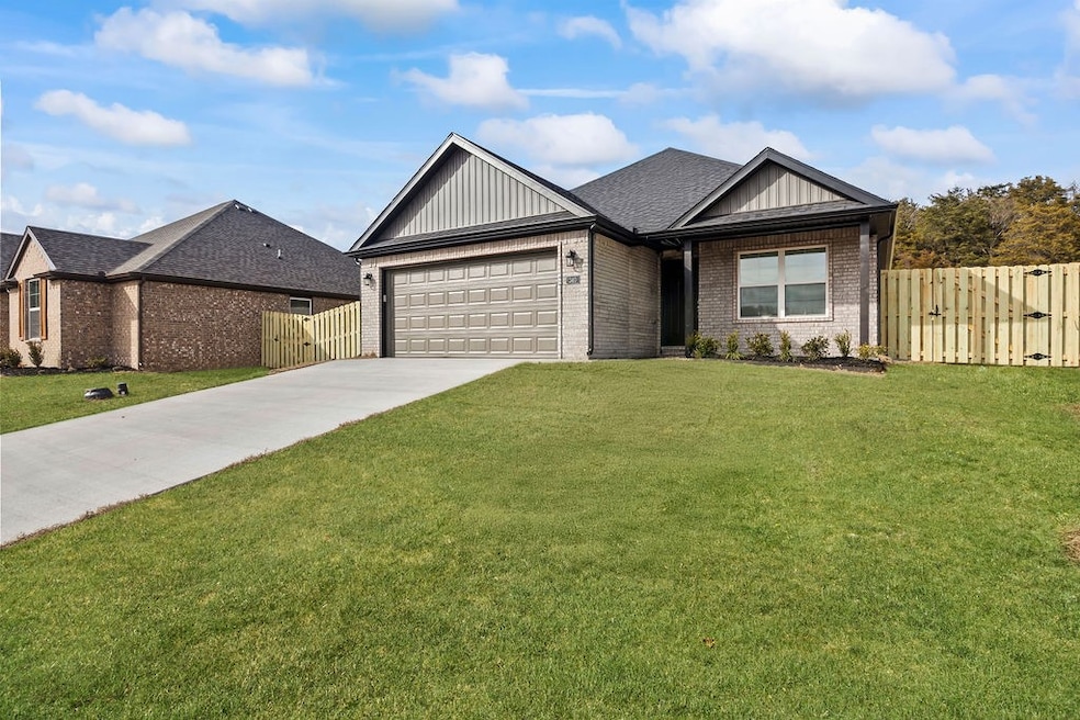 340 W Smith St, West Fork, AR 72774 - photo 1