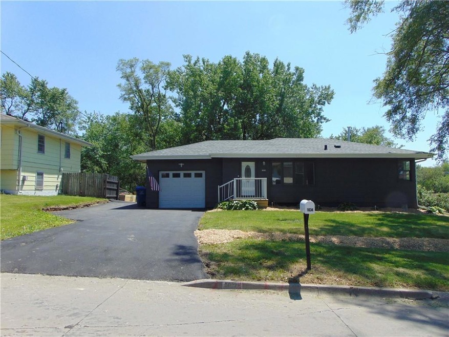 1034 Luster Ln, Des Moines, IA 50315 - photo 1