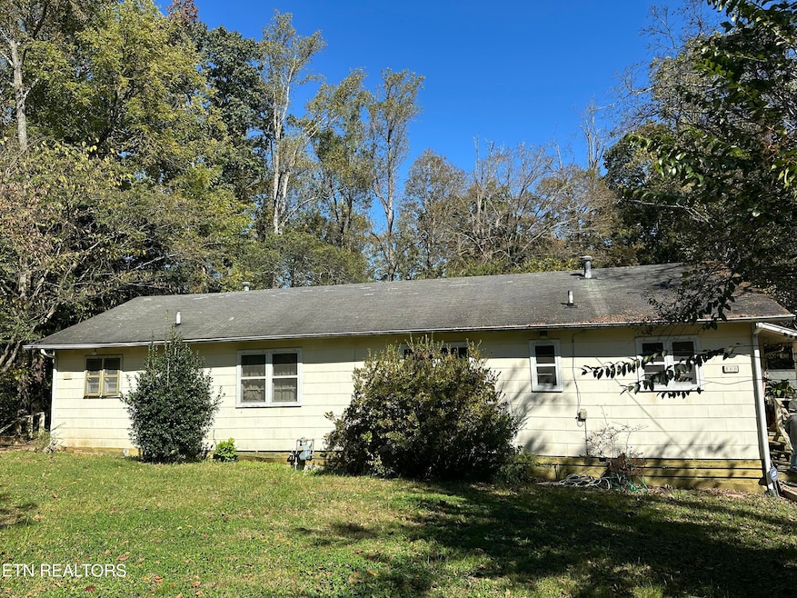 566 W Outer Dr, Oak Ridge, TN 37830 - photo 1