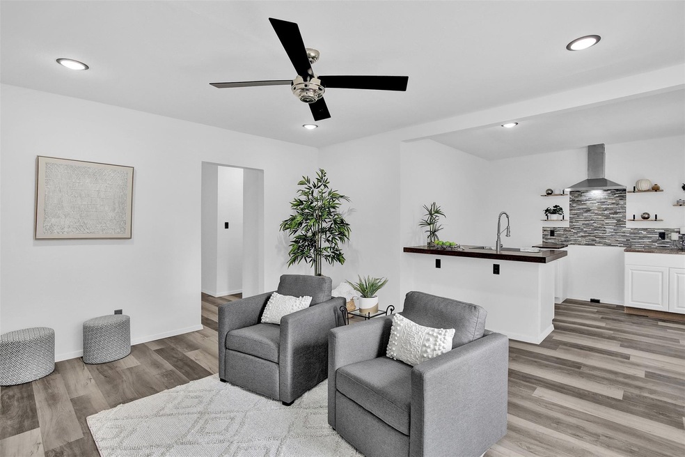 1202 W Bullock St, Denison, TX 75020 - photo 1