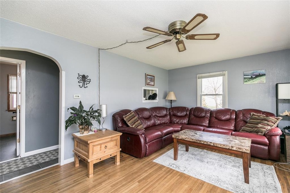 2331 18th St SW, Cedar Rapids, IA 52404 - photo 1