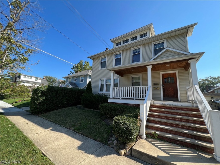 View of front of home featuring a porch