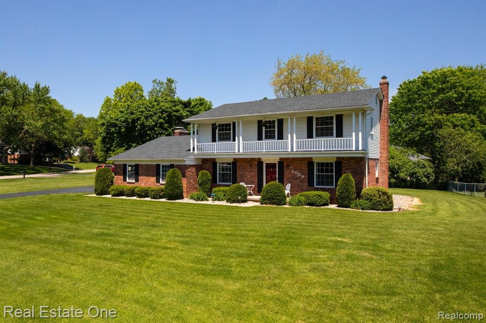 1059 Alter Rd Bloomfield Hills-large-001-002-untit