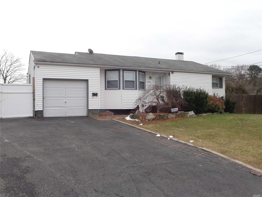 1200 Race Ave, Medford, NY 11763 - photo 1