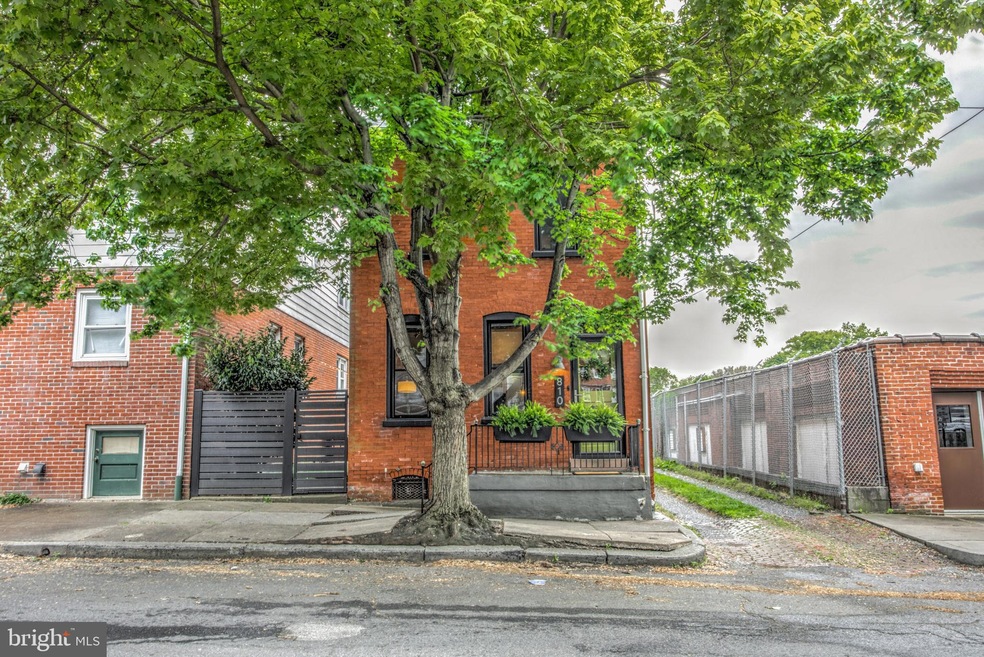 810 1st St, Lancaster, PA 17603 - photo 1
