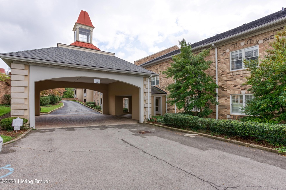 5601 Coach Gate Wynde Unit 16, Louisville, KY 40207 MLS 1646751