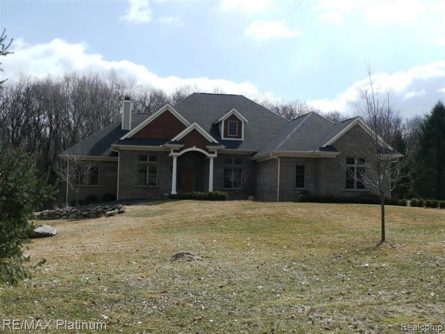 441 Rolling Oaks Dr, Howell, MI 48843 - photo 1