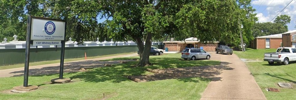1301 Whitney Ave, Gretna, LA 70056 - photo 1
