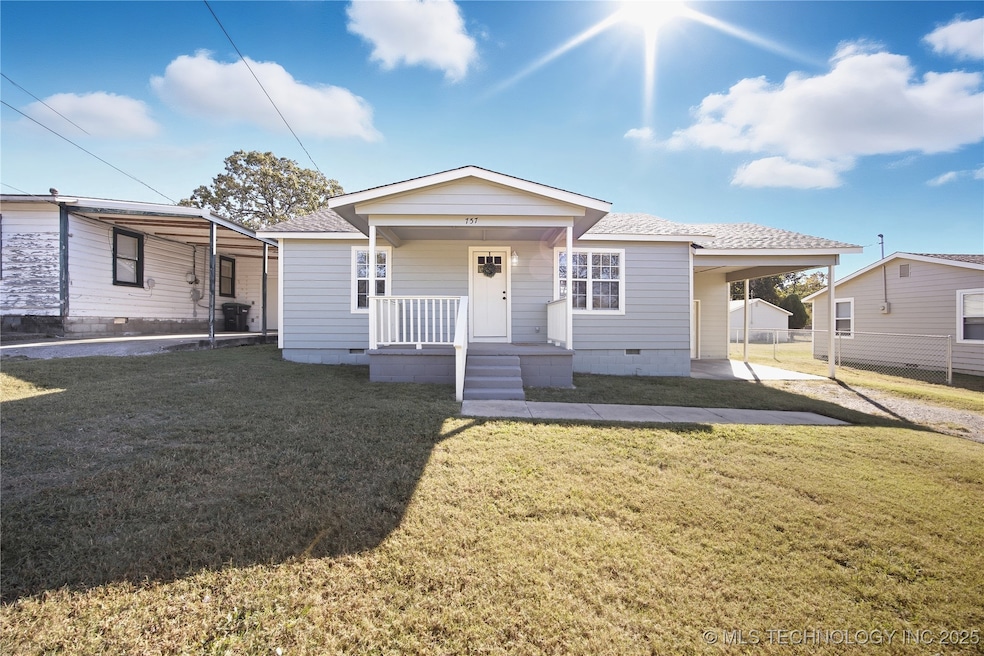 757 S Bluff Ave, Tahlequah, OK 74464 - photo 1