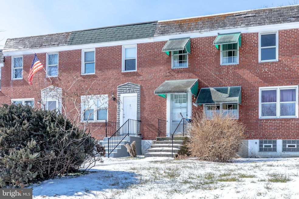 572 Lucia Ave, Baltimore, MD 21229 - photo 1