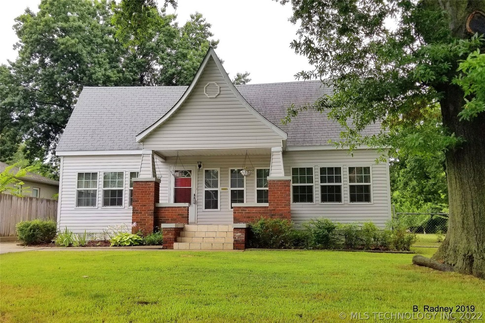 5323 E 5th St: Welcome Home!