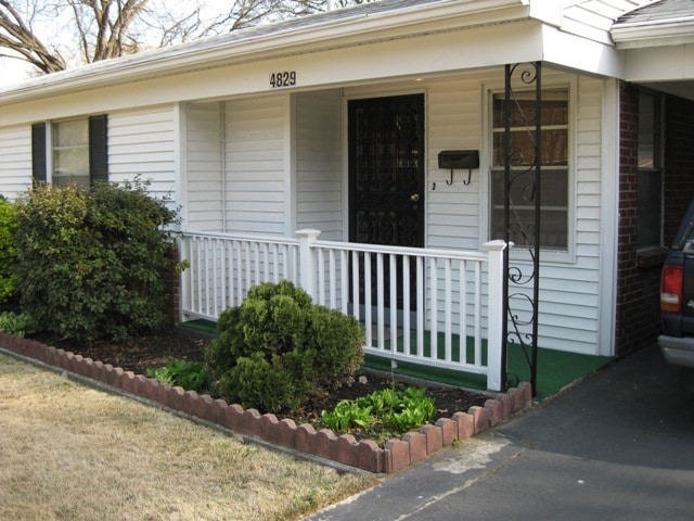 Low maintenance exterior, Brick & vinyl