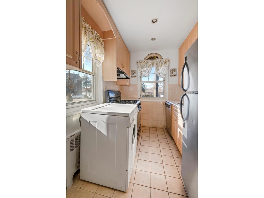 251-02 58th Ave unit 1, Little Neck, NY 11362 - photo 1