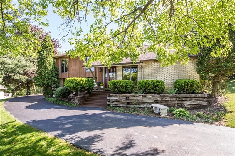 Move right in to this well maintained home in the 