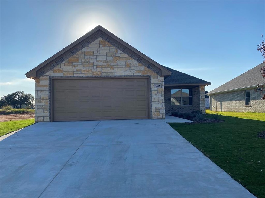 3318 Arrow Creek Dr, Granbury, TX 76049 - photo 1