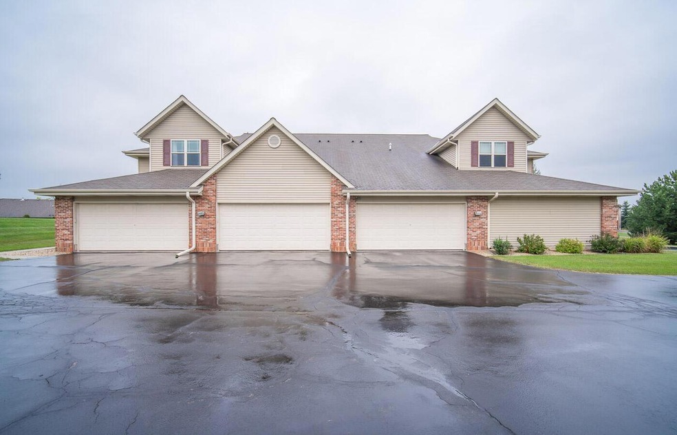 1018 E Woodview Ct unit 4, Slinger, WI 53086 - photo 1