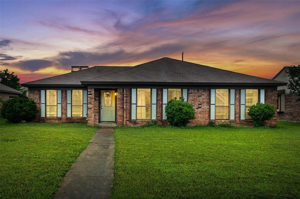 1309 Devonshire Ln, Wylie, TX 75098 - photo 1