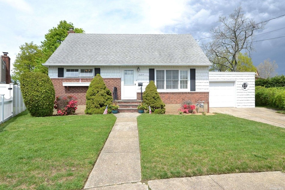 3065 Xavier Ct, Oceanside, NY 11572 - photo 1