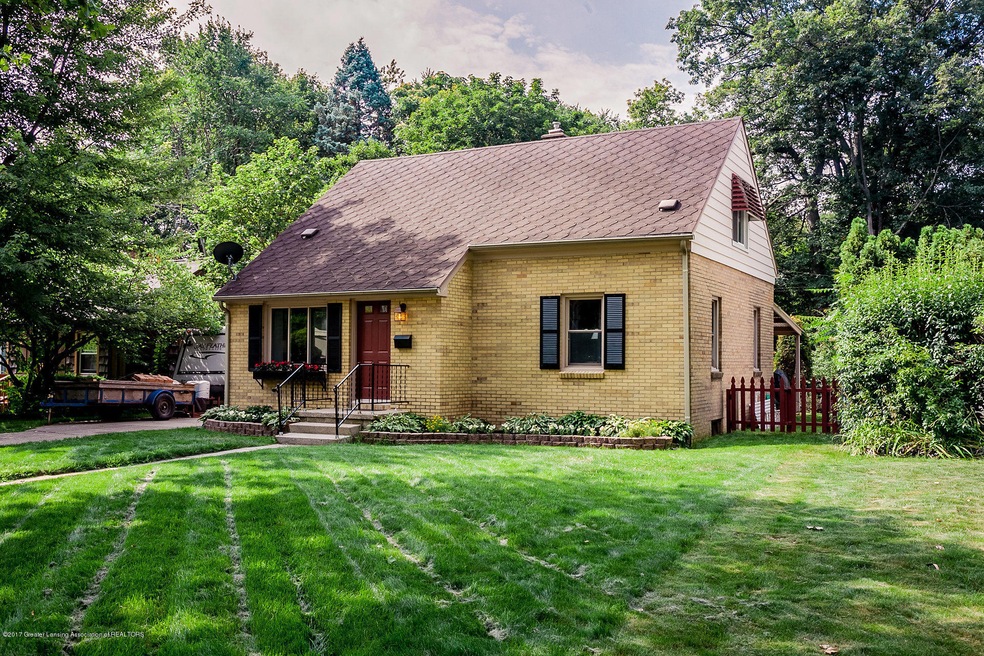 922 S Dexter Dr, Lansing, MI 48910 - photo 1