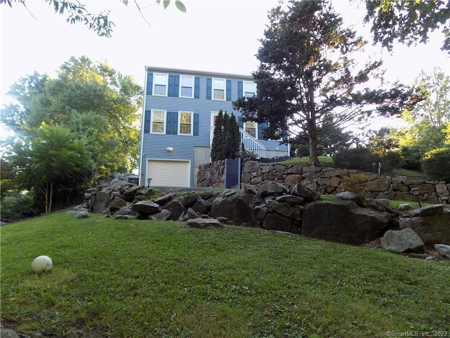 11 MacHalowski Rd, Trumbull, CT 06611 - photo 1