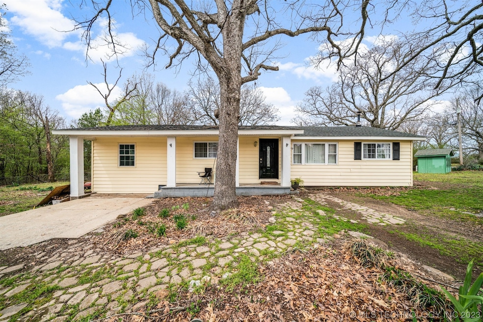 667 W Blocker St, Colcord, OK 74338 - photo 1