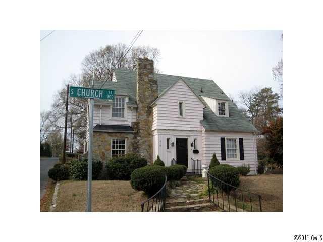 Exterior Front - picture perfect English cottage o