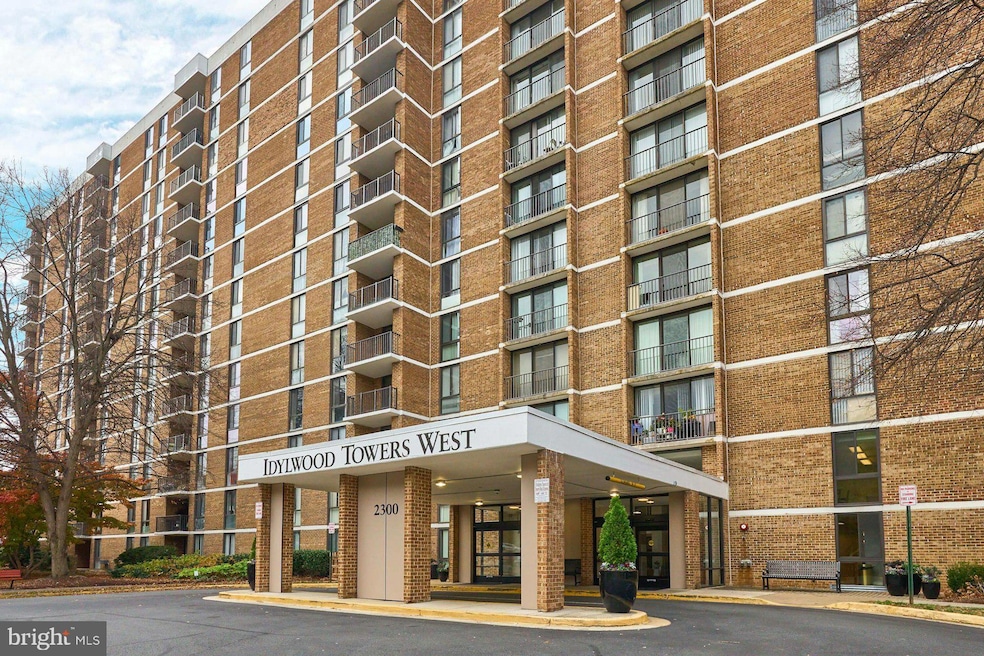 Idylwood Towers unit 912, Falls Church, VA 22043 - photo 1
