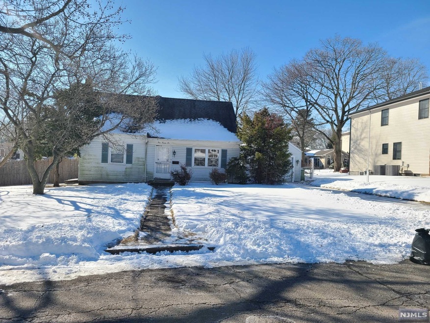 186 Coombs Dr, Paramus, NJ 07652 - photo 1