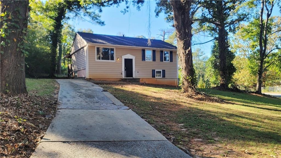 4121 Sweetbriar Ln, Forest Park, GA 30297 - photo 1