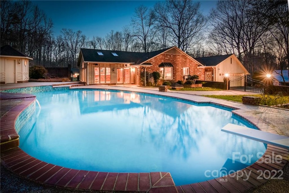 619 Saint Cloud Dr, Statesville, NC 28625 - photo 1