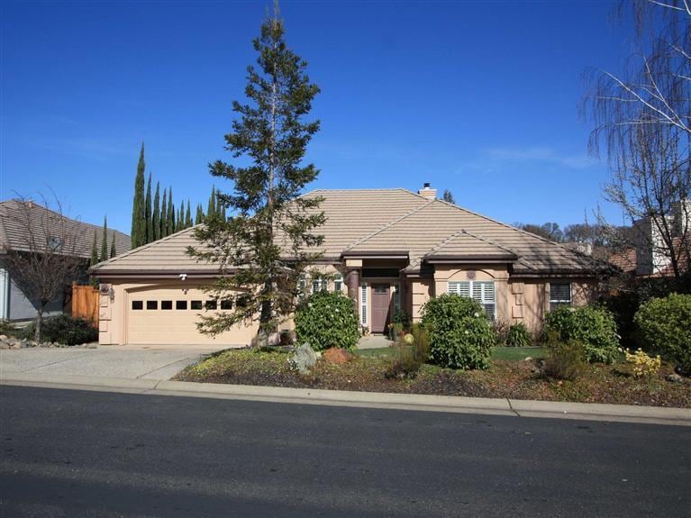 For additional photos and virtual tour go to virtual media.    Custom single story in Bridlewood Canyon gated community.