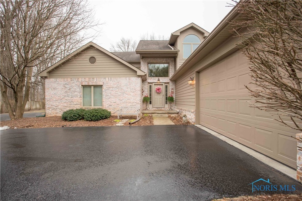 Private grand entrance with large double driveway