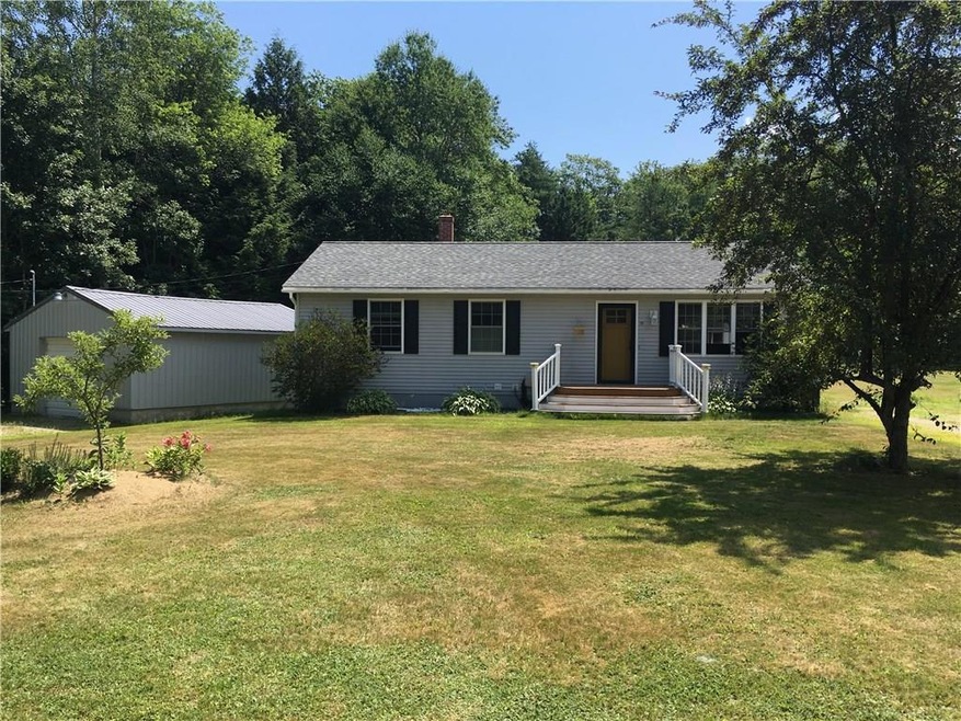 15 Hinkley St, Lisbon Falls: 3 bed/1...
