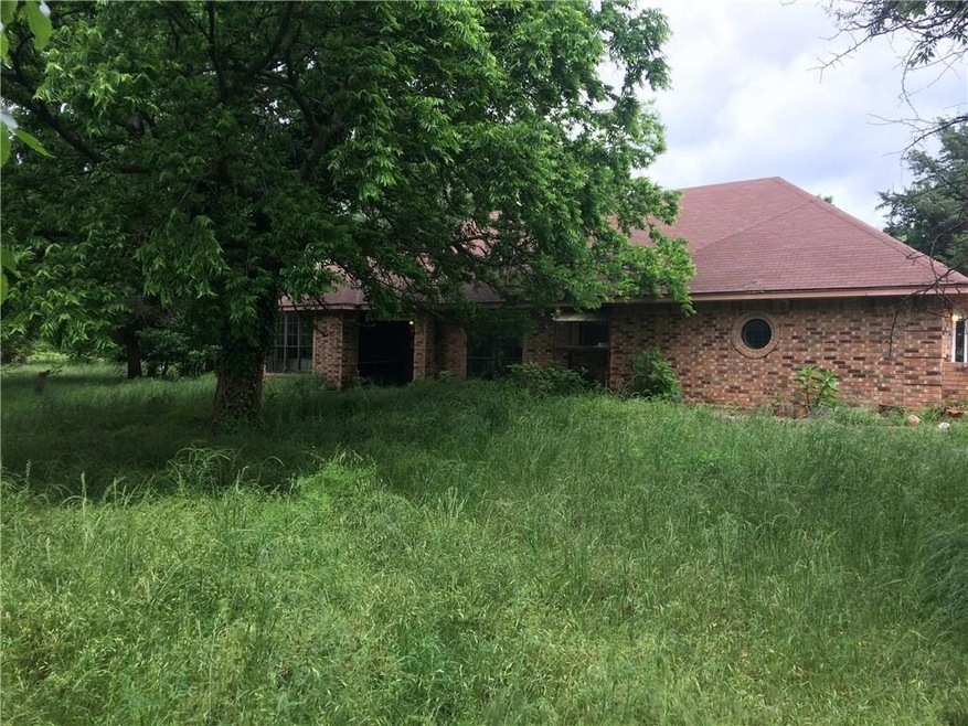 400 Faye Ln, Springtown, TX 76082 - photo 1