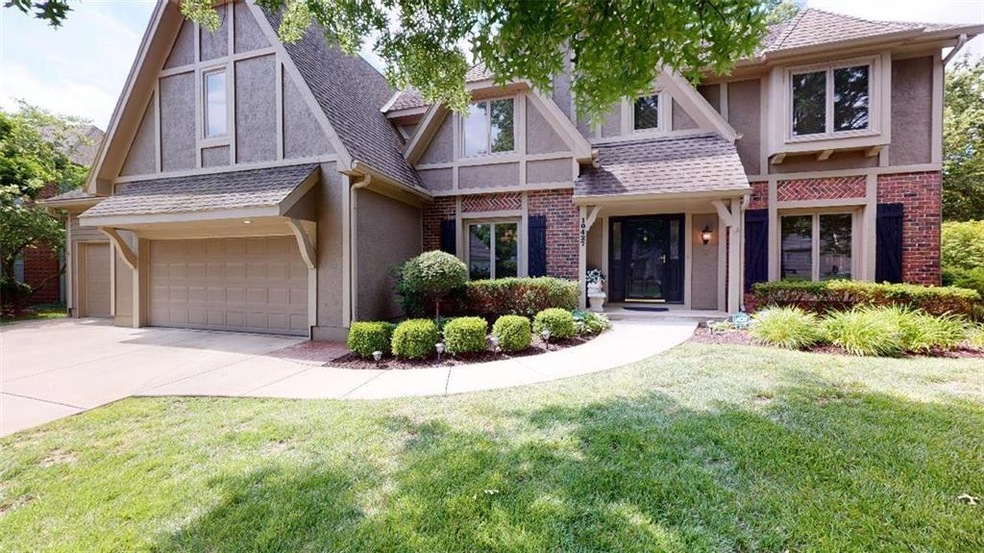 Gorgeous new listing in coveted Nottingham Place! 