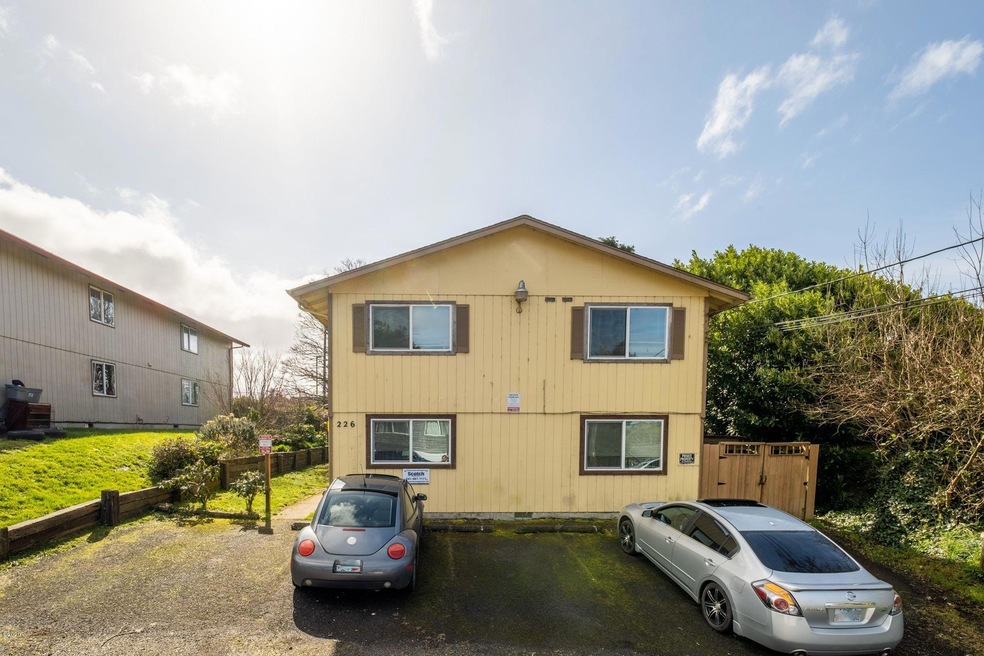 226 NE 3rd St, Newport