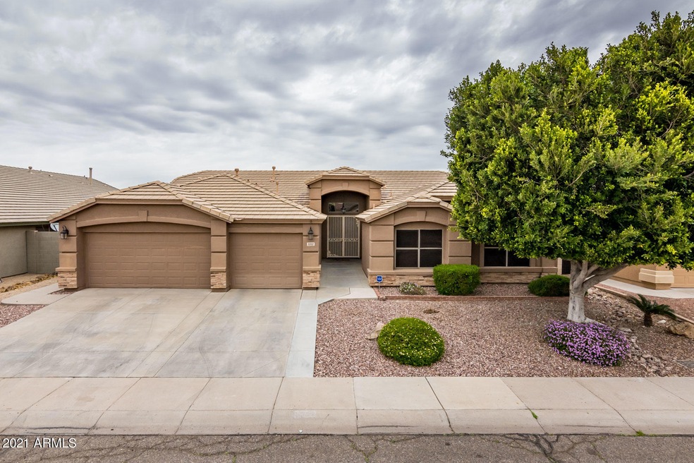 3202 W Walter Way - Front
