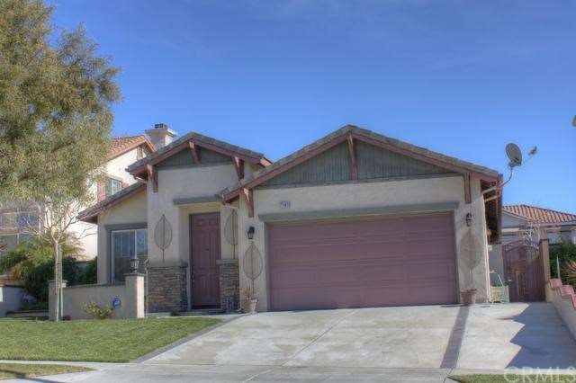 Single-Story Pool Home!