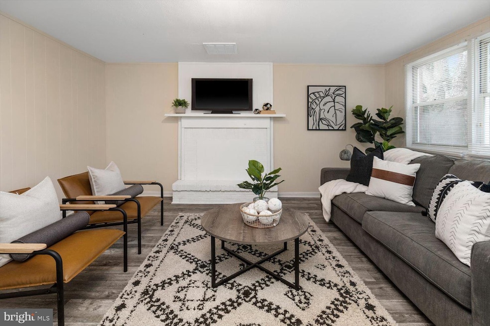 805 Regis Ct, Halethorpe, MD 21227 - photo 1