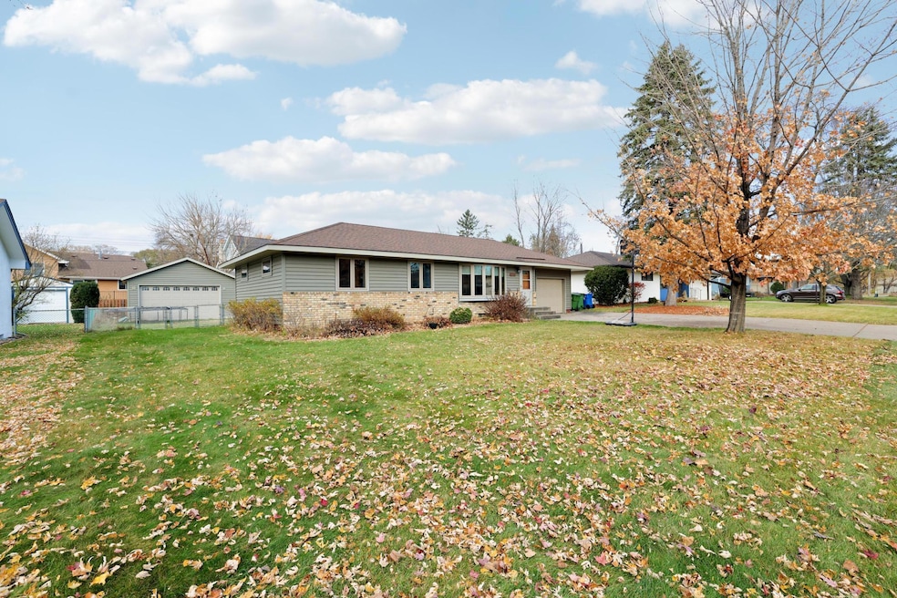 2300 Thorndale Ave, New Brighton, MN 55112 - photo 1