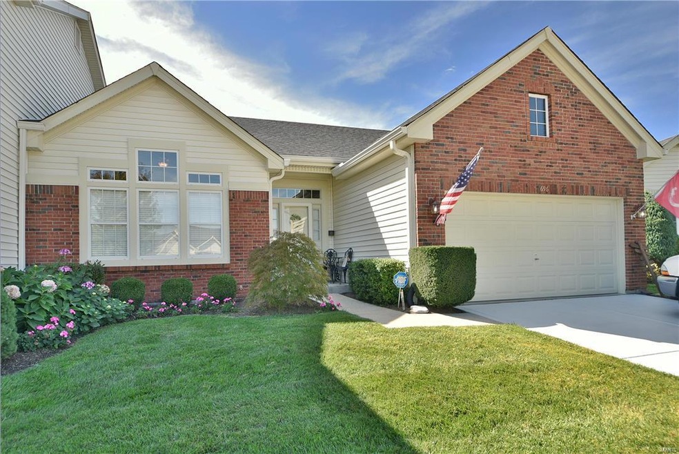 696 Hawk Run Dr, O'Fallon 63368-8186