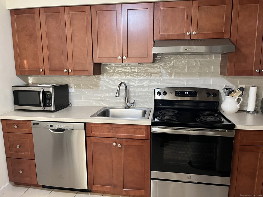 44 Mead St unit A, Stamford, CT 06907 - photo 1