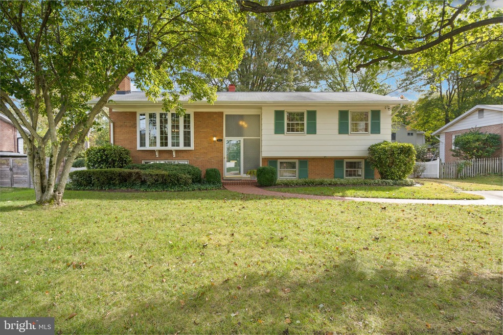8319 Fort Hunt Rd, Alexandria, VA 22308 - photo 1