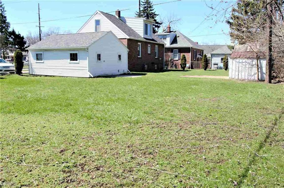 2223 Oak St, Port Huron, MI 48060 - photo 1