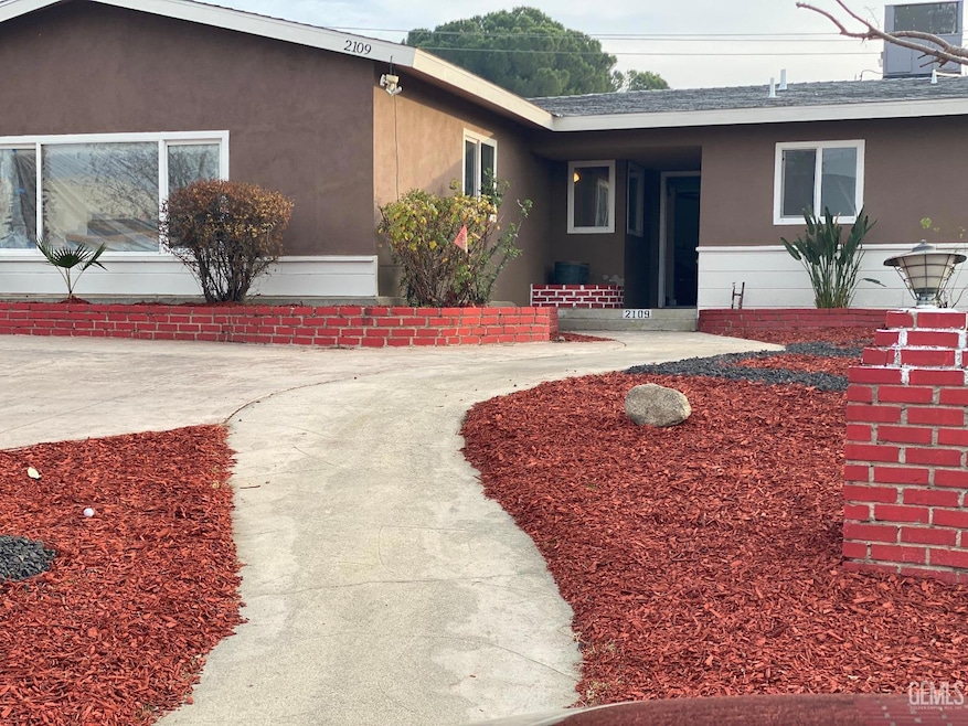 2109 University Ave, Bakersfield, CA 93305 - photo 1